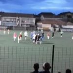 Татко на млад фудбалер тепаше 13-годишен голман (Видео)