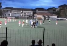 Татко на млад фудбалер тепаше 13-годишен голман (Видео)