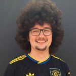 Инфлуенсер вети дека ќе ја пушти косата додека Јунајтед не победи пет пати по ред – поминаа 345 дена (Видео)