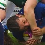 Во стилот на Суарез: Француска рагбистка ја касна противничката (Видео)