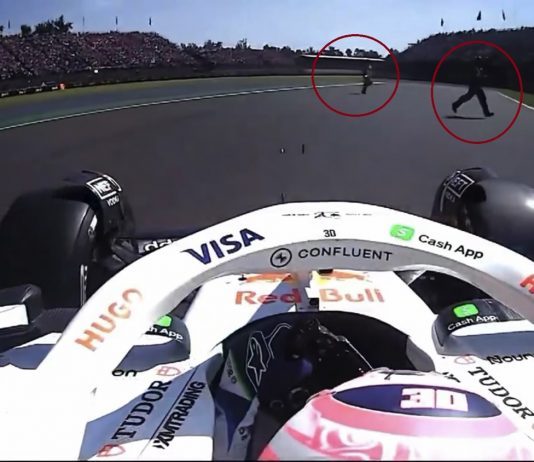 Лосон за малку ќе прегазеше редари за време на трката (Видео)