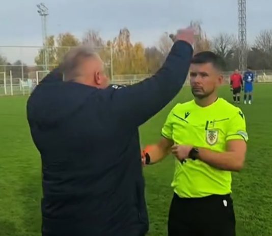 Погледнете го изливот на бес од тренерот во пониските лиги во Хрватска – пцуеше и туркаше судија (Видео)