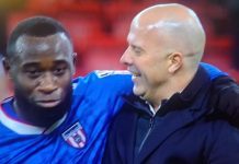 Навивачите на Ливерпул полудеа: Не можат да поверуваат што направи Слот по уште еден кикс на „Енфилд“ (Фото)