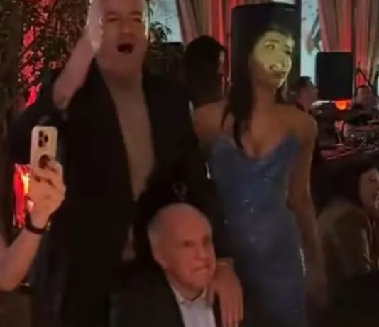 Обрадовиќ на работ на солзи заради оваа песна на Партизан (Видео)