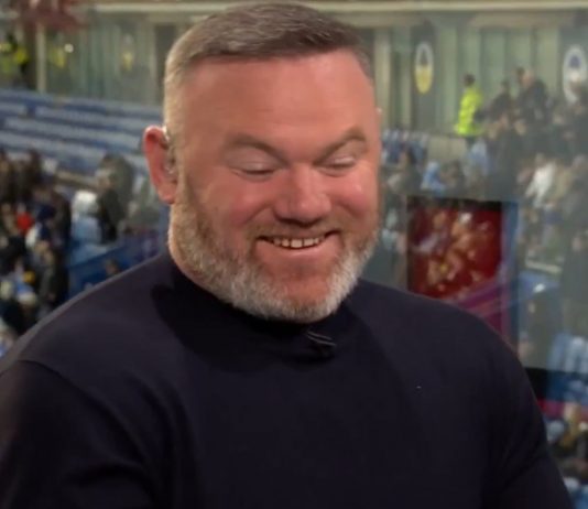 Руни открива бизарен подарок кој го добил од Марадона