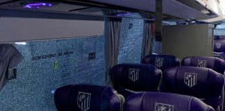 Навивачите на Барселона го скршија автобусот на Атлетико (Видео)