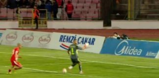 Урнебесен кикс во Турција: Ова не се гледа секој ден! (ВИДЕО)