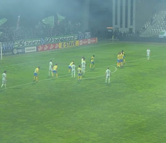 Вистинска мајсторија: Митровски постигна прекрасен гол од слободен удар (Видео)