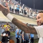 Нејмар го промаши невозможното, па влезе во жестока кавга со своите навивачи и ги навредуваше (Видео)