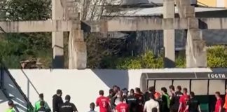 Инцидент во Куманово: Полиција мораше да ги вади фудбалерите на Струга од стадион (Видео)