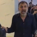 Претседател на клуб влета во соблекувалната со вреќа пари (Видео)