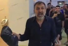 Претседател на клуб влета во соблекувалната со вреќа пари (Видео)