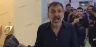 Претседател на клуб влета во соблекувалната со вреќа пари (Видео)