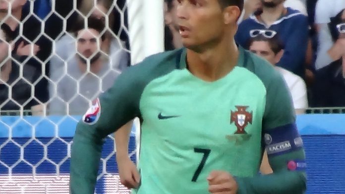 01-ronaldo-portugal-jesus-squad Кристијано Роналдо во дрес на Португалија со капитенска лента