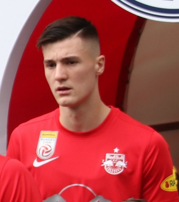 01-sesko-salzburg-portrait Бенјамин Шешко во дресот на Ред Бул Салцбург