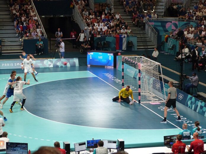 Ракомет голман Париз 2024 GER-SLO (Томовски / Битигхајм) Затворен ракометен меч Париз 2024 Германија против Словенија со голман