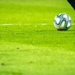 Шведска 2-1 против Романија: Исак и Ѓокерес со голови во првото полувреме Фудбалска топка на трева