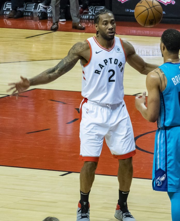 06-kawhi Кавај Ленард во дресот на Торонто Репторс