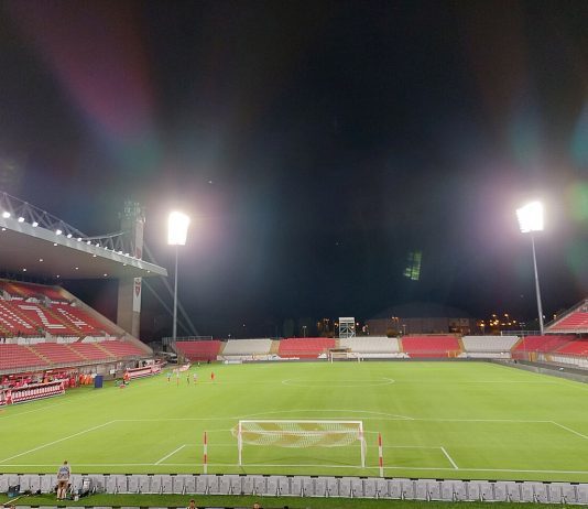 Монца 2-1 против Сасуоло - Варела двоен стрелец за прва победа Стадионот Бриантео во Монца под рефлектори
