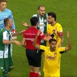 (Видео) Судија заборави едно од основните фудбалски правила и ги разгневи играчите
