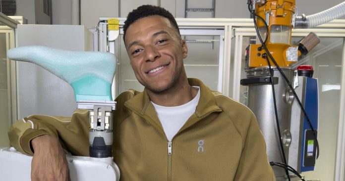 on-mbappe-press-hero Килијан Мбапе - официјална промотивна фотографија за влезот на On во фудбалот (On press)