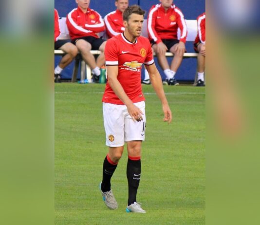 Јунајтед во кризни разговори за иднината на Карик Мајкл Карик во дресот на Манчестер Јунајтед