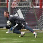Нојер подари рекорден гол по осум секунди, Аугсбург го запре Баерн на 2-2: Фелхауер со најбрзиот погодок во историјата на Бундеслигата Мануел Нојер на тренинг на Баерн Минхен