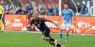 Интер Мајами со победа од 2-0 над Њујорк Сити обезбеди пласман во плејофот на МЛС: Меси и Суарез со асистенции, Сент Клер одбрани пенал Родриго де Пол со топката во дуел на Интер Мајами и Њујорк Сити