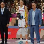 Лиолиос се повлече од чело на грчката кошаркарска федерација Вангелис Лиолиос на церемонија на ФИБА натпревар