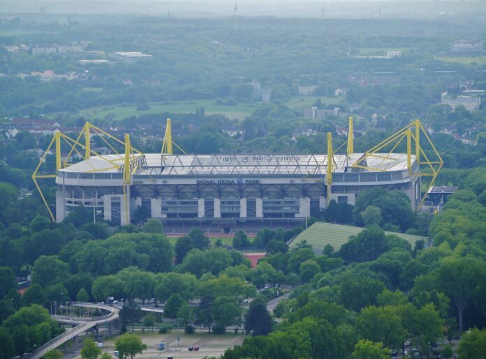 Signal Iduna Park во Дортмунд Signal Iduna Park во Дортмунд