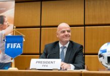 УЕФА му постави рок на Инфантино до 2 ноември: 42 прашања за ФИФА, а претседателот во Токио бара поддршка од Азија за реизбор Претседателот на ФИФА, Џани Инфантино