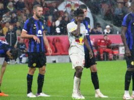 Интер со пресврт во финишот ја совлада Фиорентина со 2-1 Фудбалерите на Интер на натпревар во Салцбург
