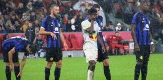 Интер со пресврт во финишот ја совлада Фиорентина со 2-1 Фудбалерите на Интер на натпревар во Салцбург