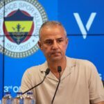 Исмаил Картал си замина од Фенербахче по поразот во дербито Исмаил Картал на прес-конференција на Фенербахче
