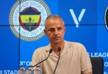 Исмаил Картал си замина од Фенербахче по поразот во дербито Исмаил Картал на прес-конференција на Фенербахче