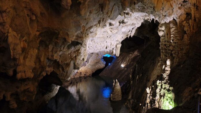 Пештерата Врело во кањонот Матка