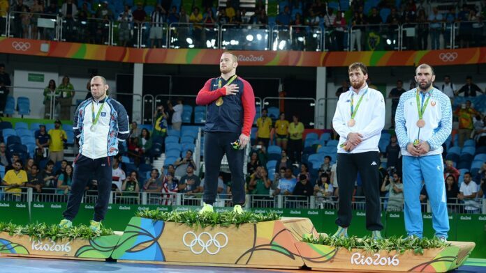 Кајл Снајдер на подиумот на Олимписките игри во Рио 2016