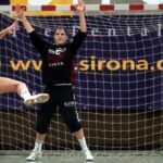 Плзењ со Андреј Петковски го совлада Копрживнице со 36:29 Ракометен голман брани седмерец (илустрација)
