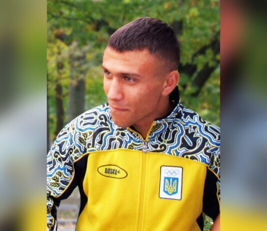 Ломаченко се враќа во рингот, прво против Чарли Суарез Василиј Ломаченко во репрезентативна опрема на Украина